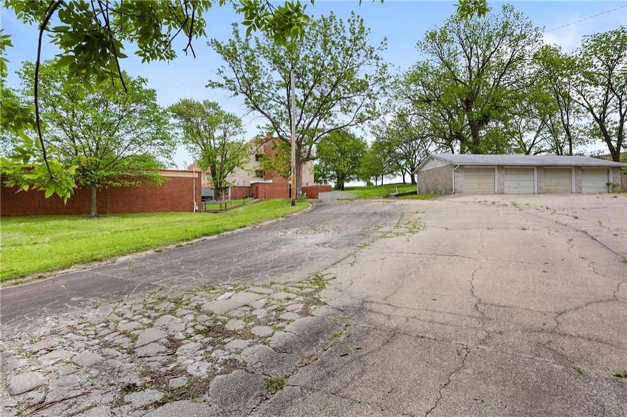 Drive and detached multi-bay garage